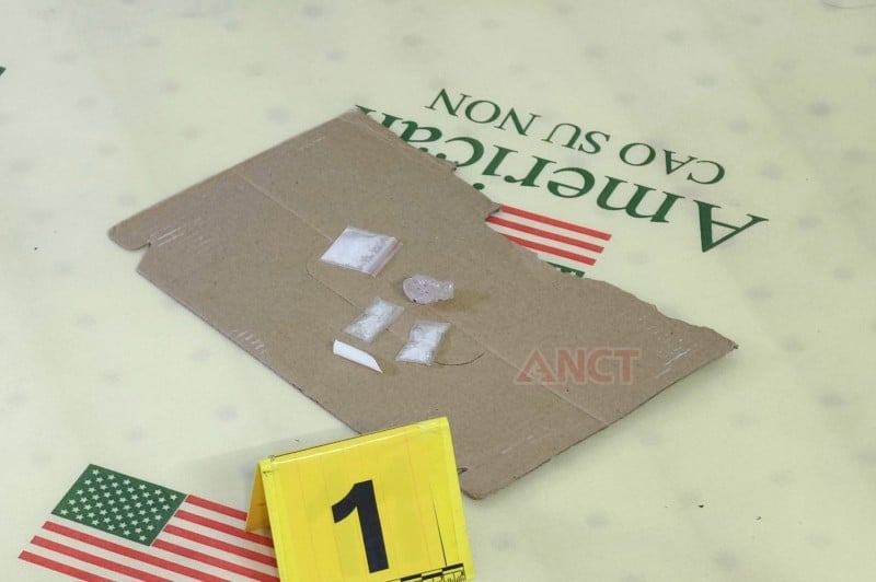 Bắt quả tang 9 con nghiện đang “phê” hàng đá -0