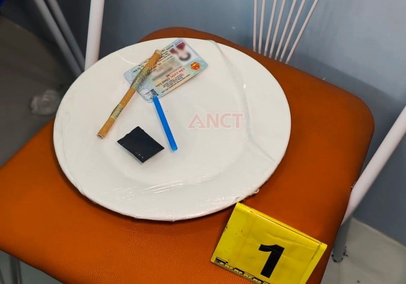 Bắt quả tang 9 con nghiện đang “phê” hàng đá -1