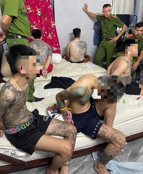 Nhóm “con nghiện” bị bắt tại trận